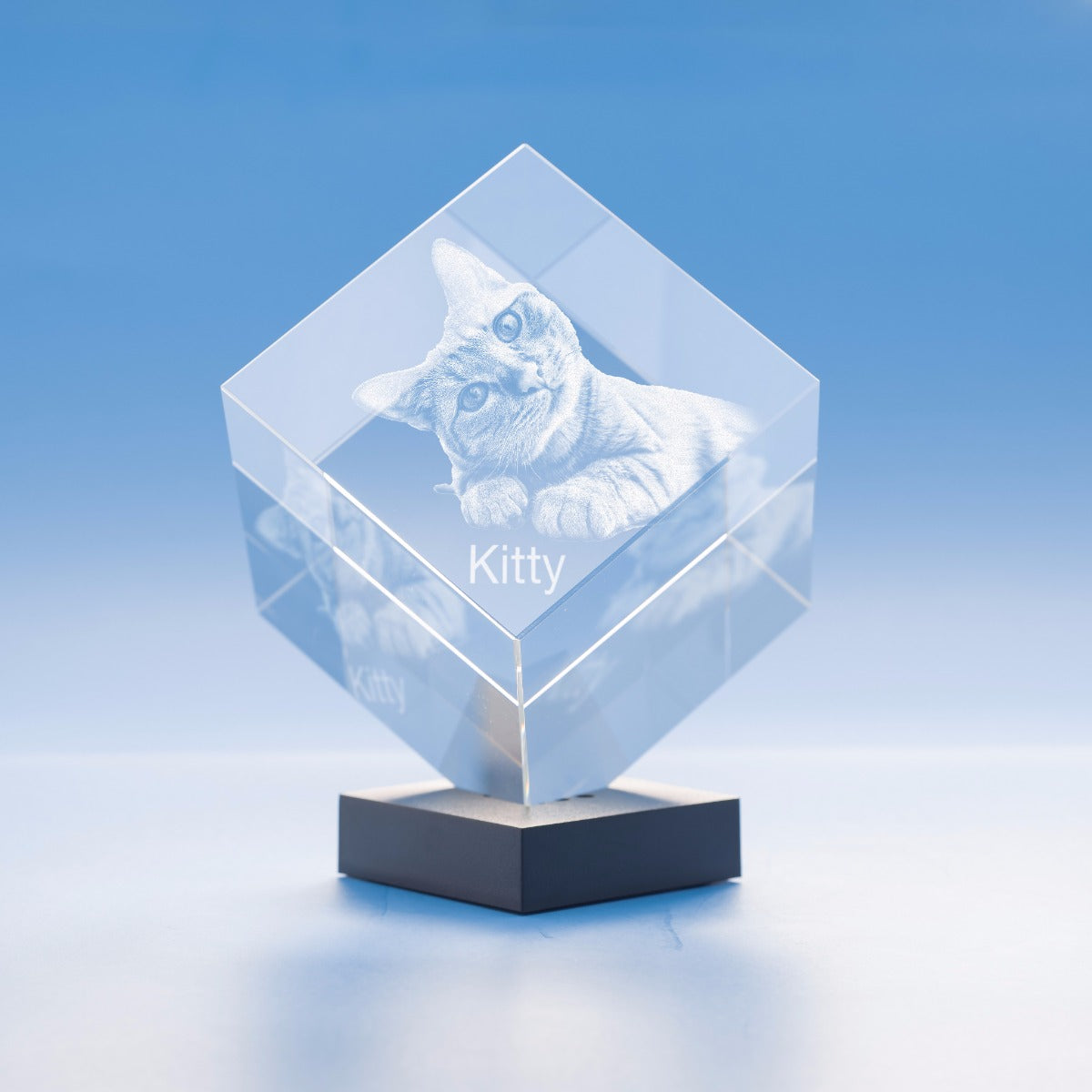 https://www.crystalclearmemories.com/cdn/shop/products/memorial-cube-large-2.jpg?v=1650470267